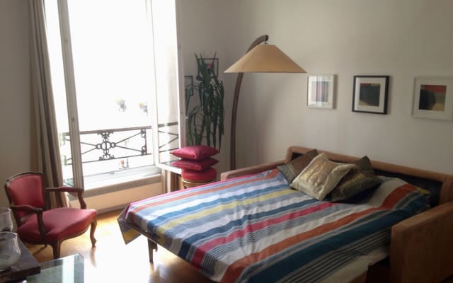 Private room, double bed, Canal St Martin - Picture 1